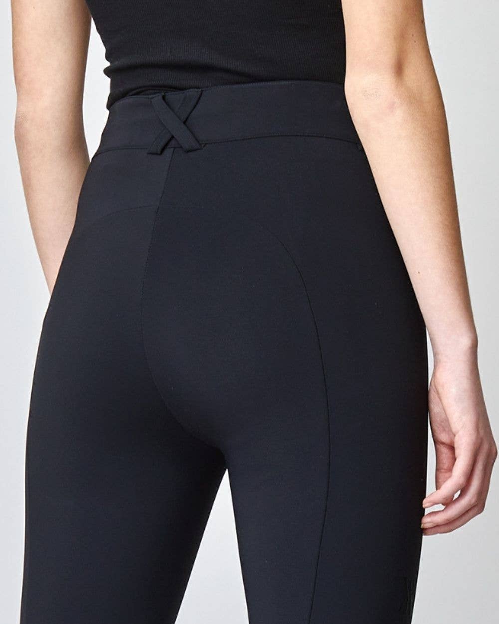 Nero Pantaloni a compressione High-Rise neri in vendita all'ingrosso su Faire5