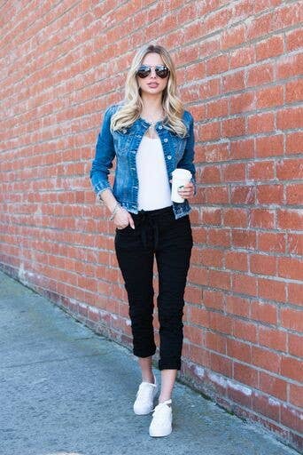 VENTI6 – Großhandel Hose – Damen – SOLIDE KNITTERFALTEN-JOGGER MIT KORDELZUG (50060)4