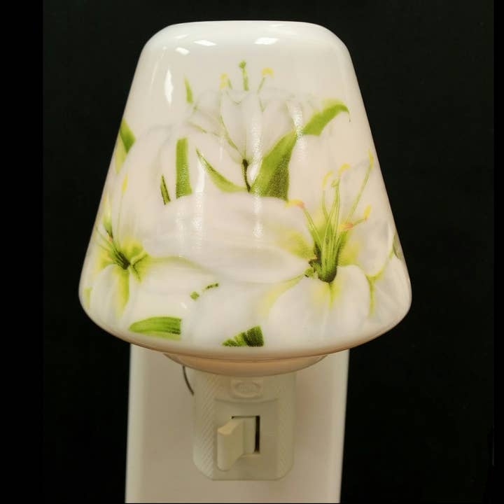 Lampe Abat-jour Lys Blanc Porcelaine pour la vente par Tobin Tate