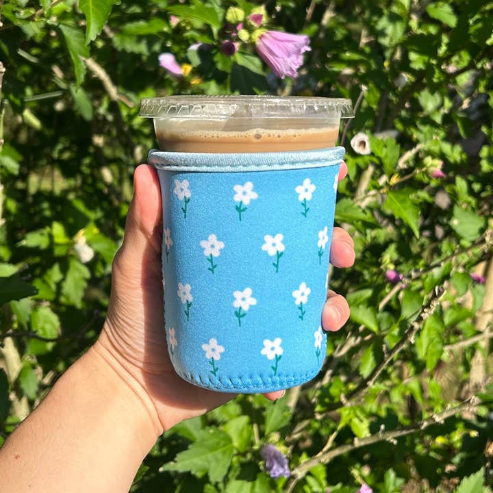 Sun and Mind Co. - Wholesale Drink Huggers & Koozies - Blue and White Flower Field Iced Coffee Drink Sleeve