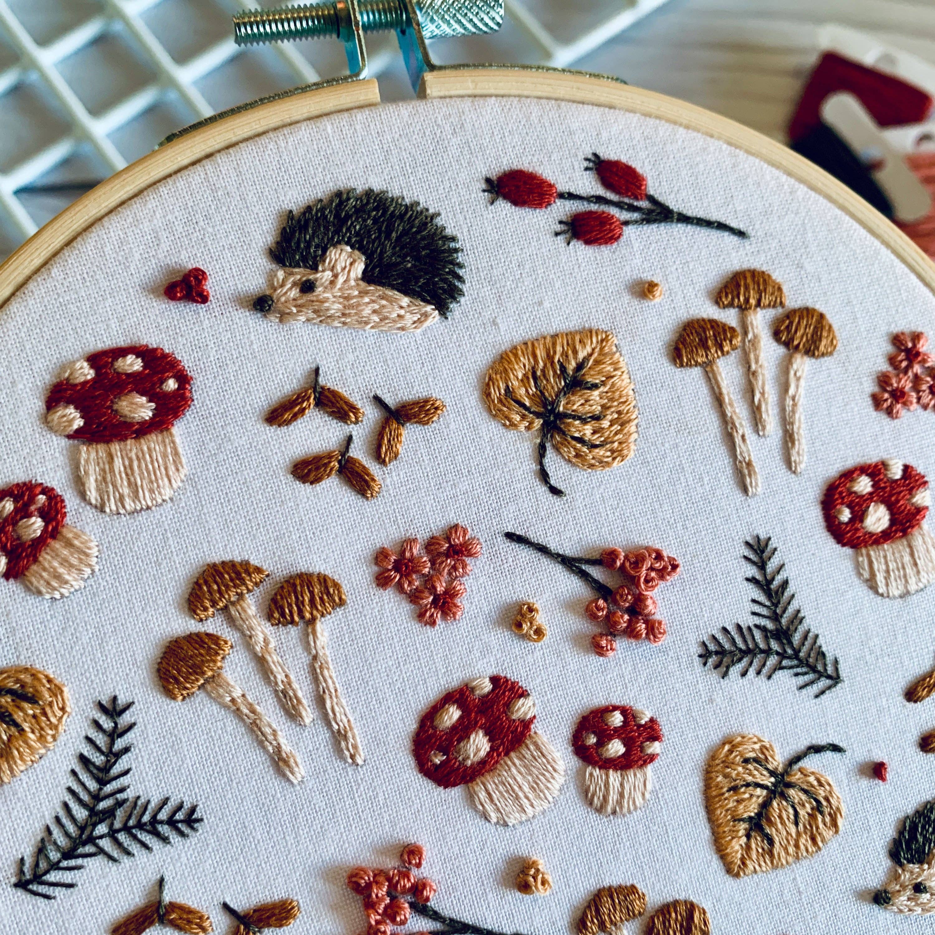 Rose Stitch Art - Vente Accessoire de broderie/point de croix - Kit de broderie Hérisson et Champignon - Artisanat DIY pour débutants pour la détente et la pleine conscience. Modèle de couture à la main Forêt d'hiver2