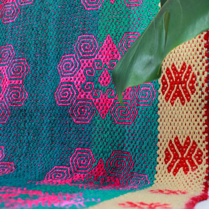 Glueck und Fund - Wholesale Area Rug - Vintage Frazada Teppich 180x154 handgewebt aus Peru1