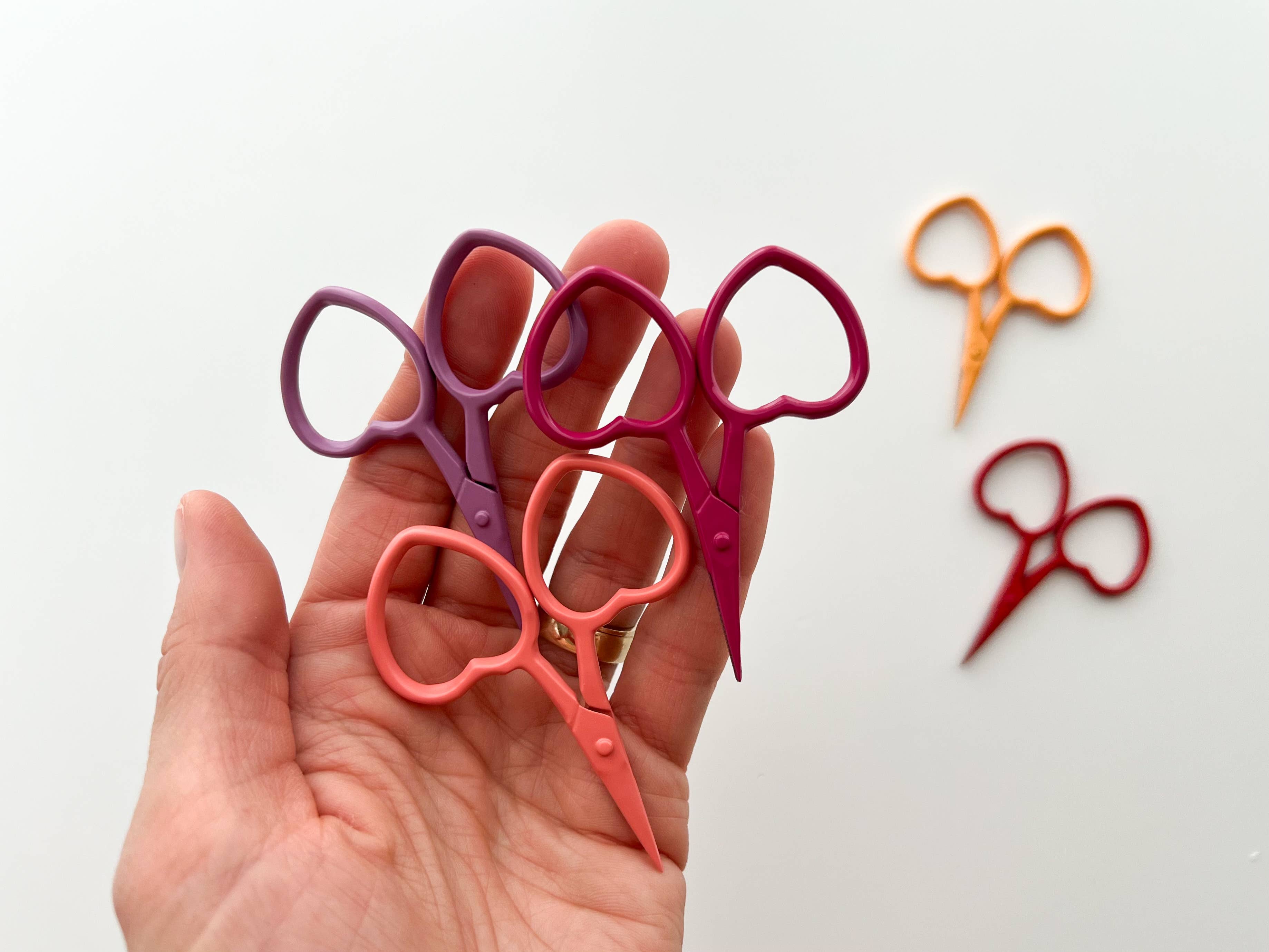 Matryoshka Doll Shop - Wholesale Scissors - Small Heart scissors, tiny embroidery scissors, little snips14