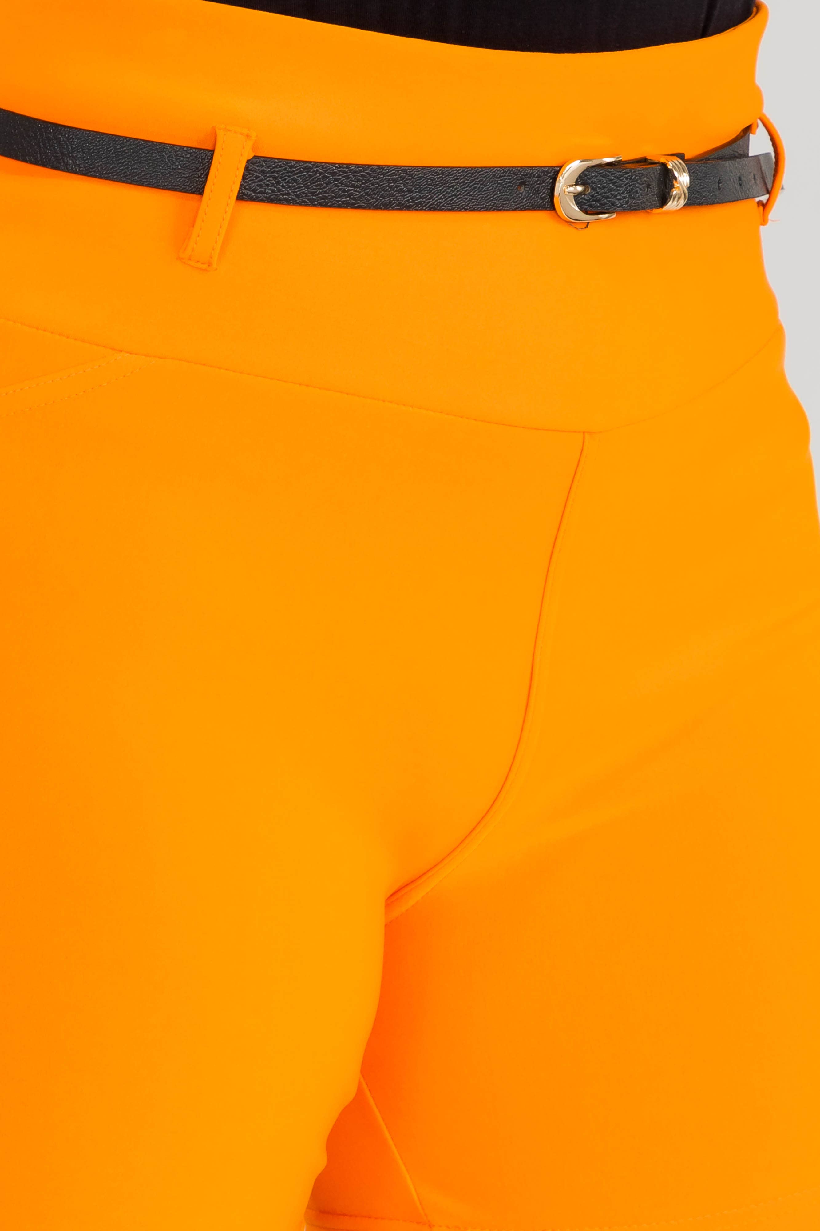 REDFINCH APPAREL INC – wholesale Shorts – Dam – Kvinnors plus size skulpterande shorts med konstläderbälte8