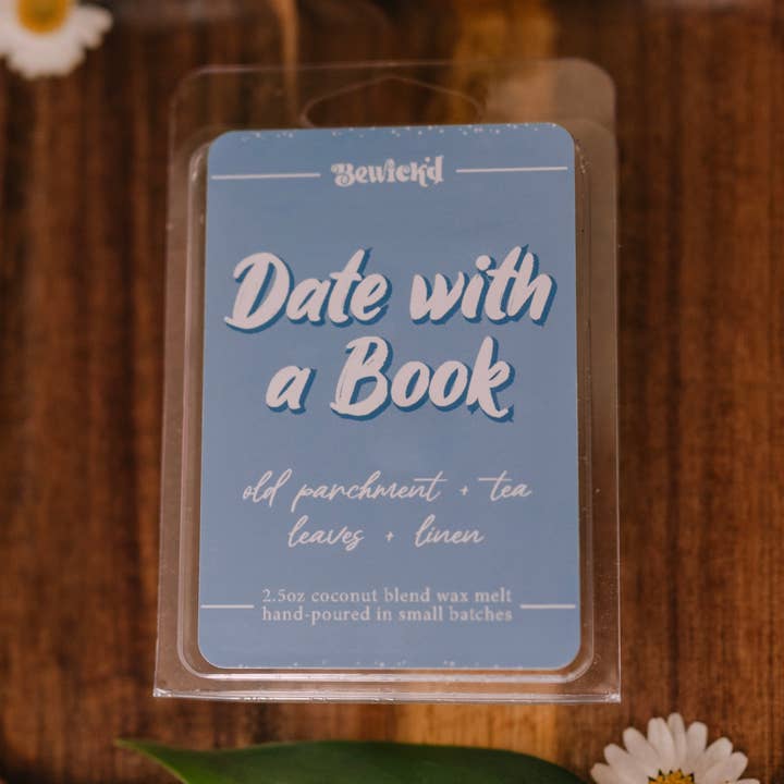 Date avec une bougie parfumée - Parfum de luxe inspiré par les livres pour la vente par Bewick'd Studio