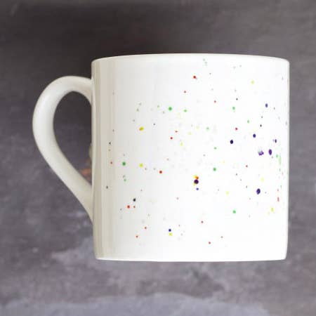 Mug en porcelaine osseuse à éclaboussures multicolores pour la vente par Rolfe and Wills