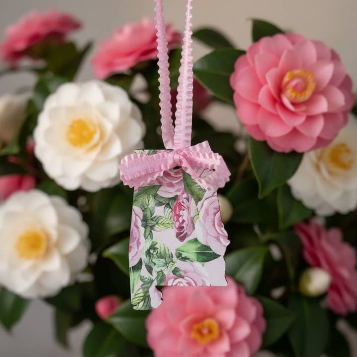 Ornement de camélia Alabama pour la vente par Gulf Kind