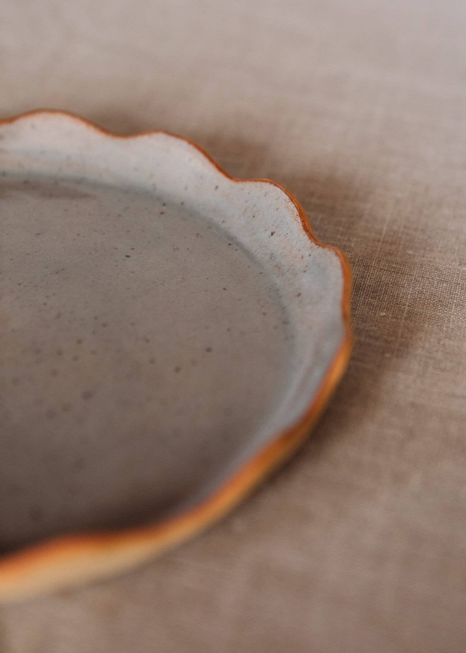 Ohyoko ceramics - Vente Plats - Assiettes en céramique artisanale avec bords ondulés12