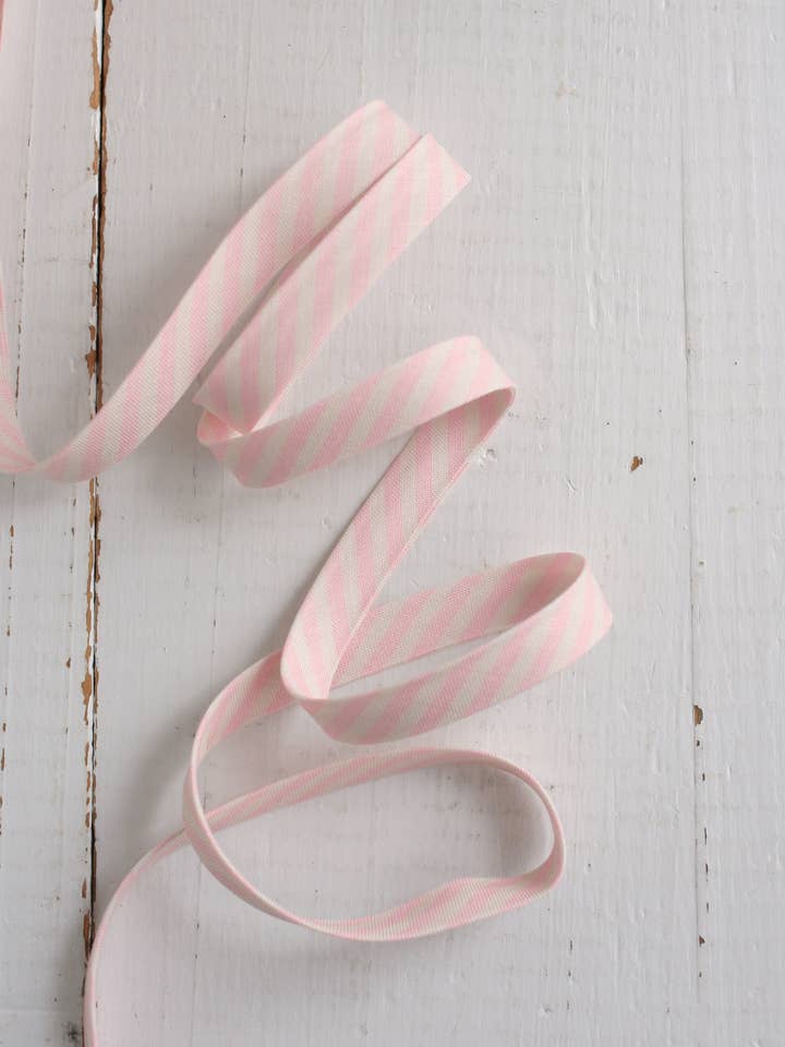 Biais double pli de 1/2" - Rayure rose 100% coton pour la vente par Bessie Pearl Binding Co