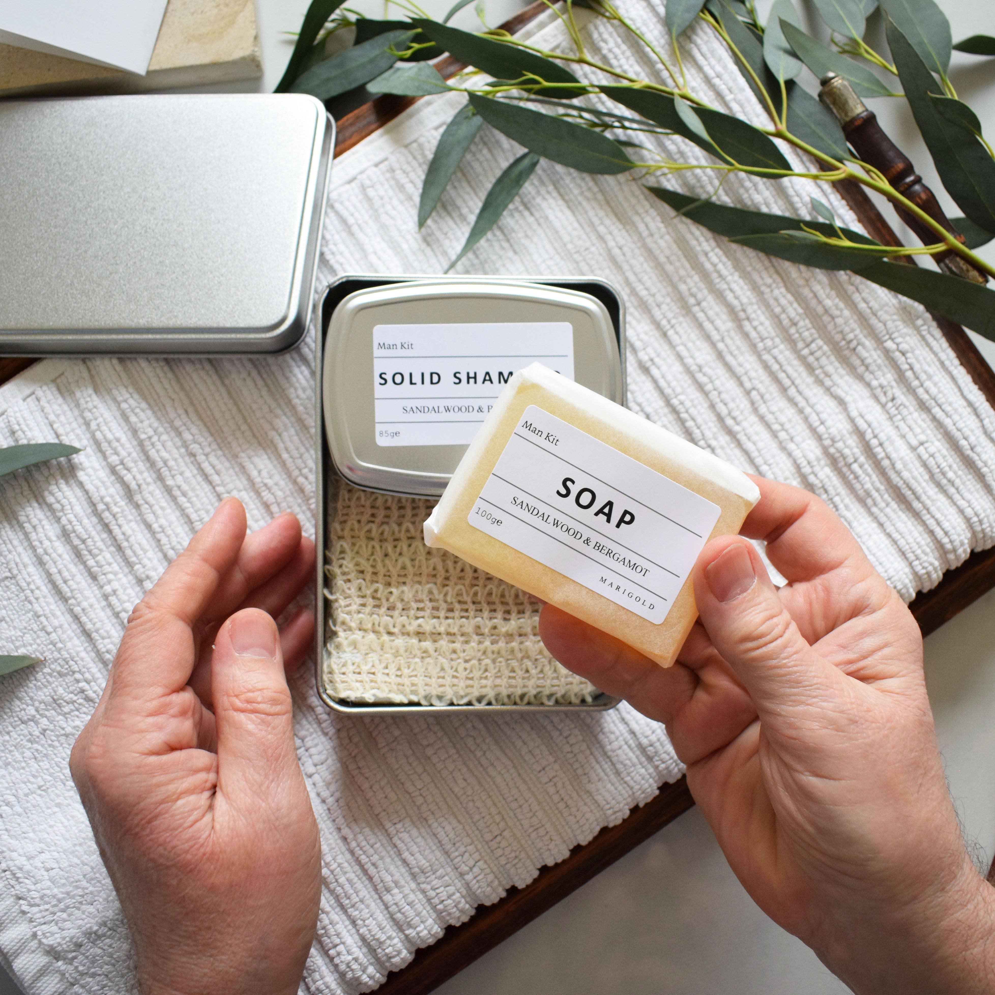 Marigold Charms – Großhandel Bade- & Körperpflege-Set – Herren – Umweltfreundliches Luxus-Reisegeschenkset0