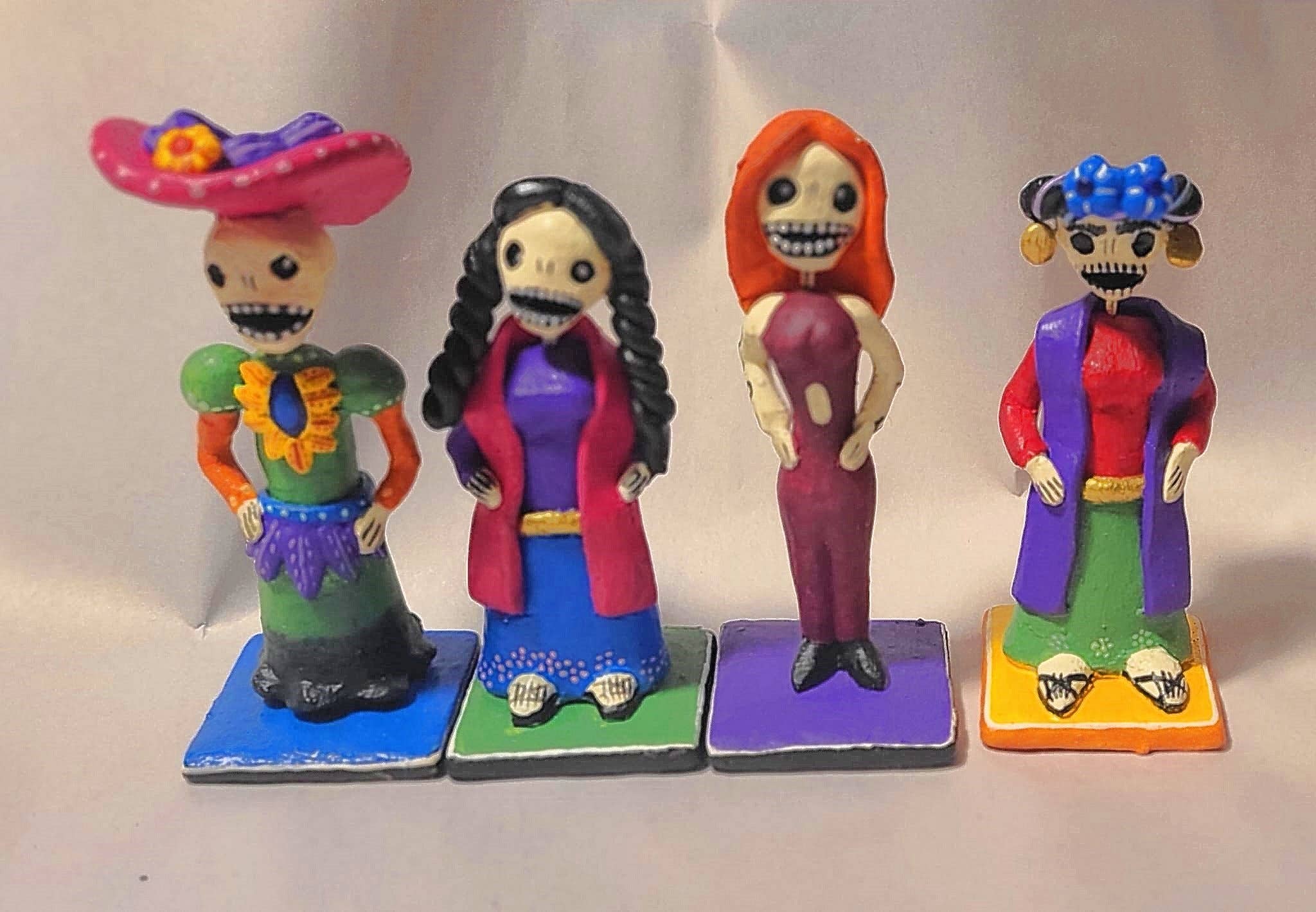 Arara Enterprises - Wholesale Kaarsenhouder - MP-41F Individueel vrouwelijk skeletfiguurtje 4,5x2”0