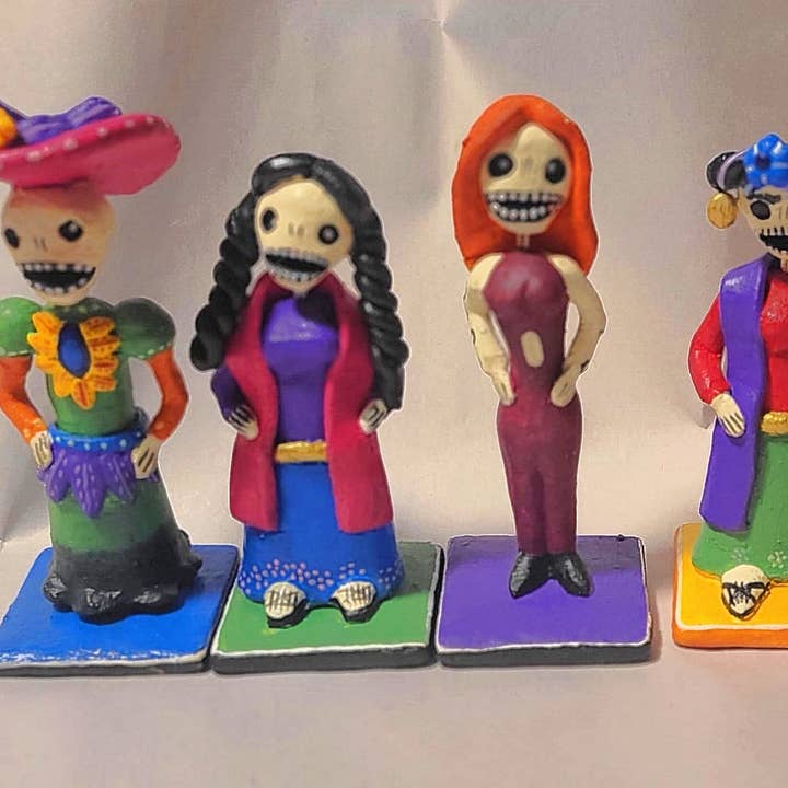 Arara Enterprises - Wholesale Kaarsenhouder - MP-41F Individueel vrouwelijk skeletfiguurtje 4,5x2”