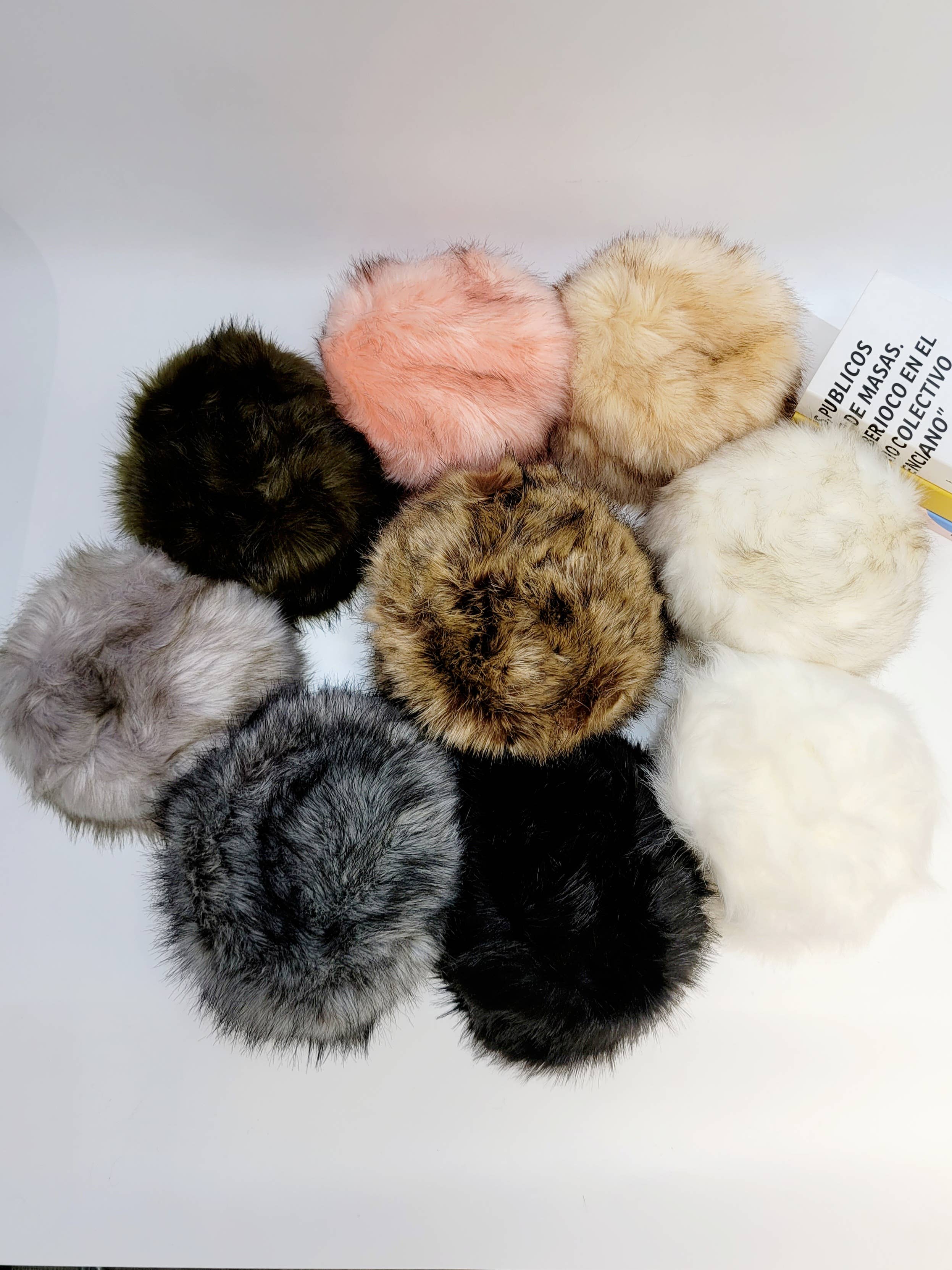 Comfortarians - Vendita all'ingrosso Berretto - Donna - Cappello in pelliccia sintetica colorata con fodera in pile0