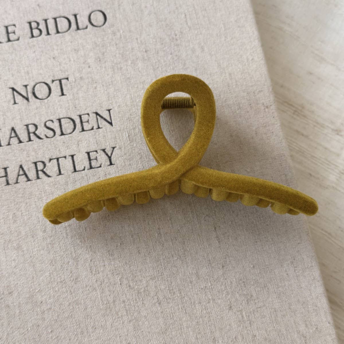 ACCITY - Wholesale Hair Clip - Women's - Velvet Cross Claw Clip Vintage Hair Accessory_CWAHA077620