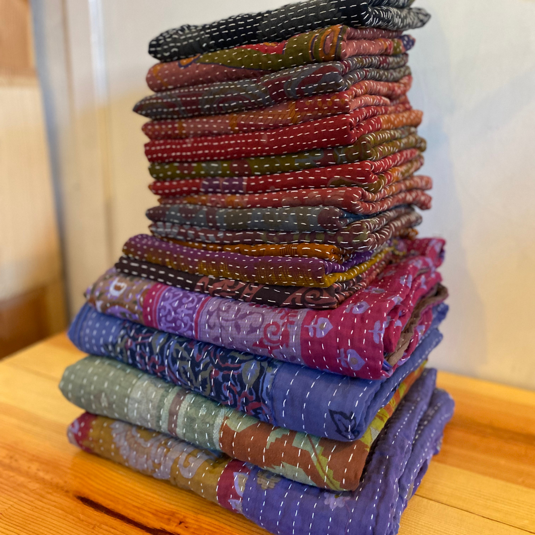 Seeds - Vente Écharpe – femme - Lot Kantha | Courtepointe, Écharpes et Saris Recyclés3