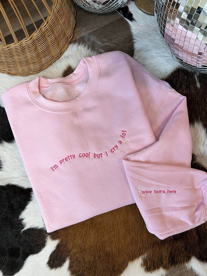 Sou muito fixe mas choro muito | Feito à mão | Rosa por atacado de The White Stitch