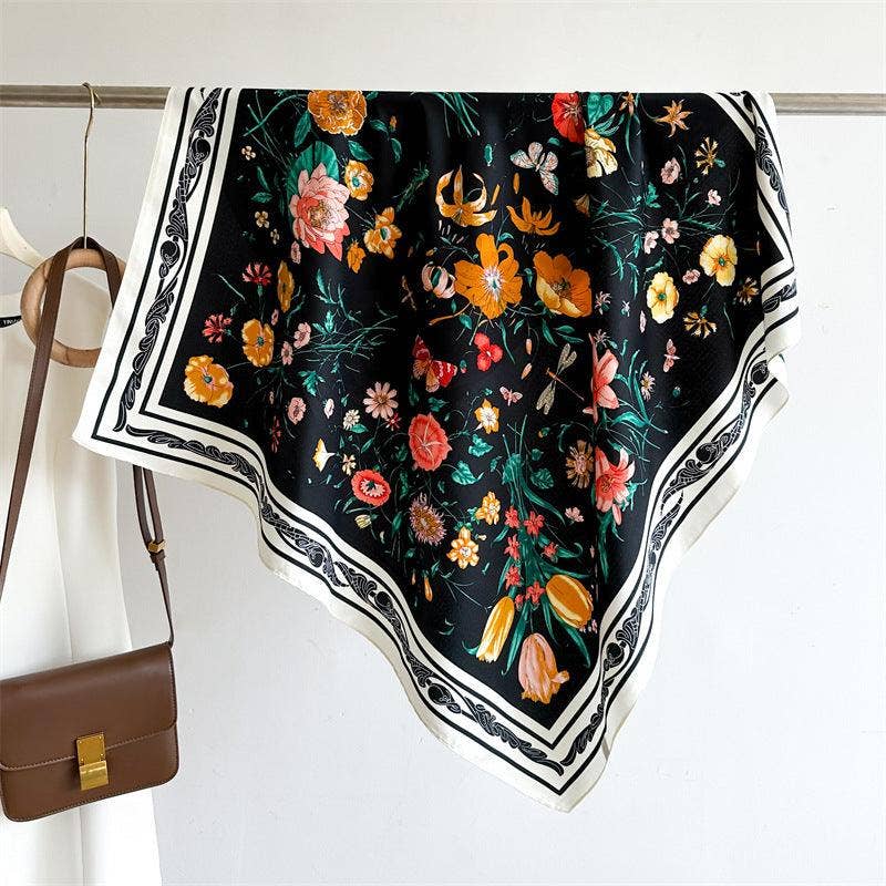 SueSilkHK - Vente Écharpe – femme - Grande écharpe en satin chic à motif floral blanc | Bandana 90 x 90 cm | Châle en satin sergé | Cadeau parfait pour elle pour la fête des mères3