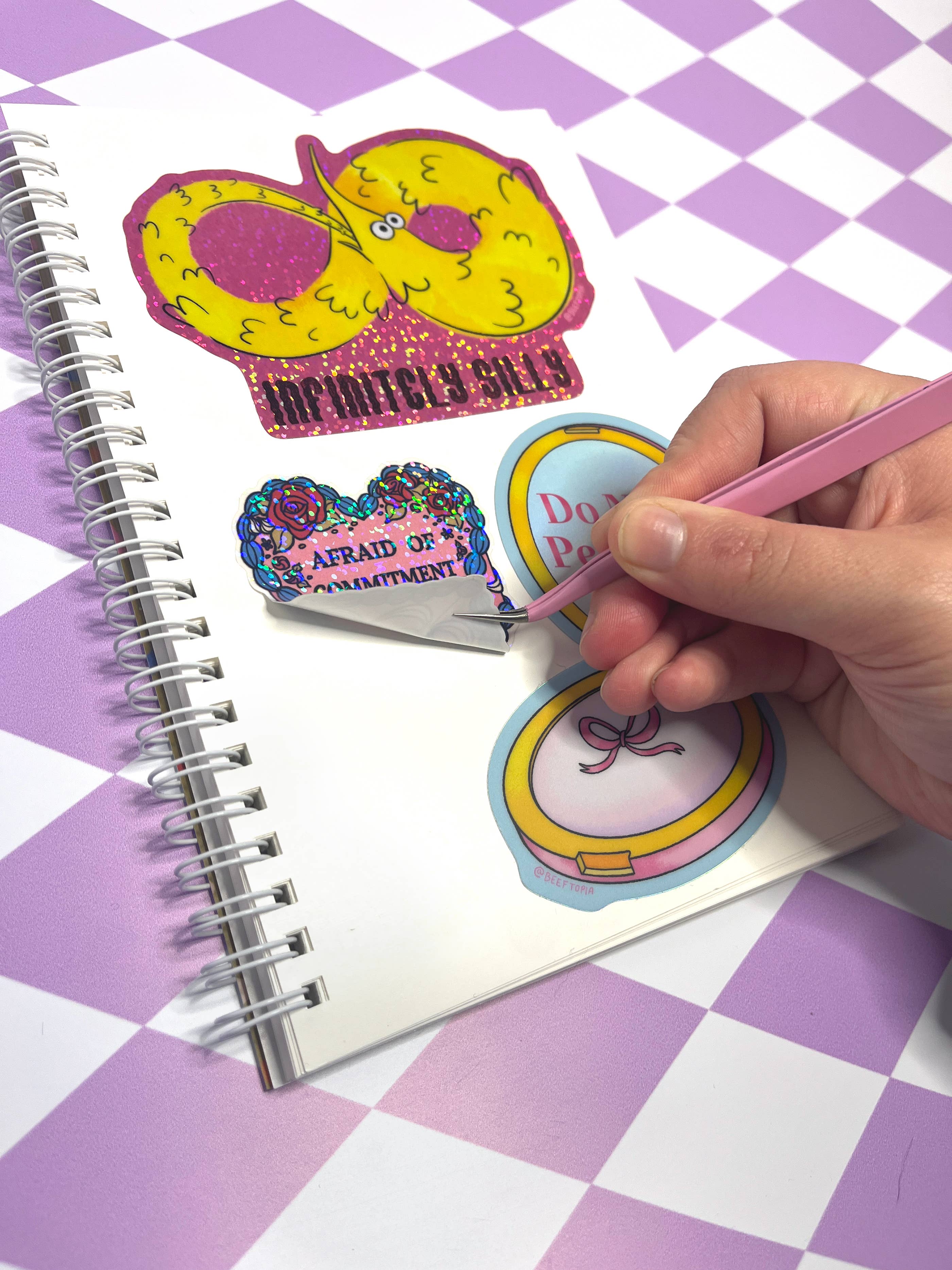 Beeftopia - Vente Cahiers - Livre d'autocollants réutilisables Afraid of Commitment1