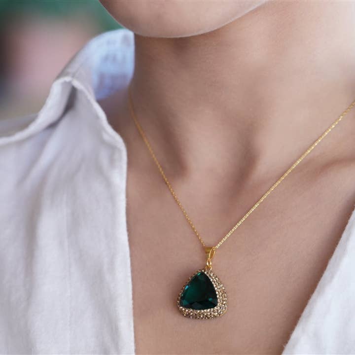 Trekantigt hängsmycke halsband med marinblå sten för wholesale av ZEYZEY