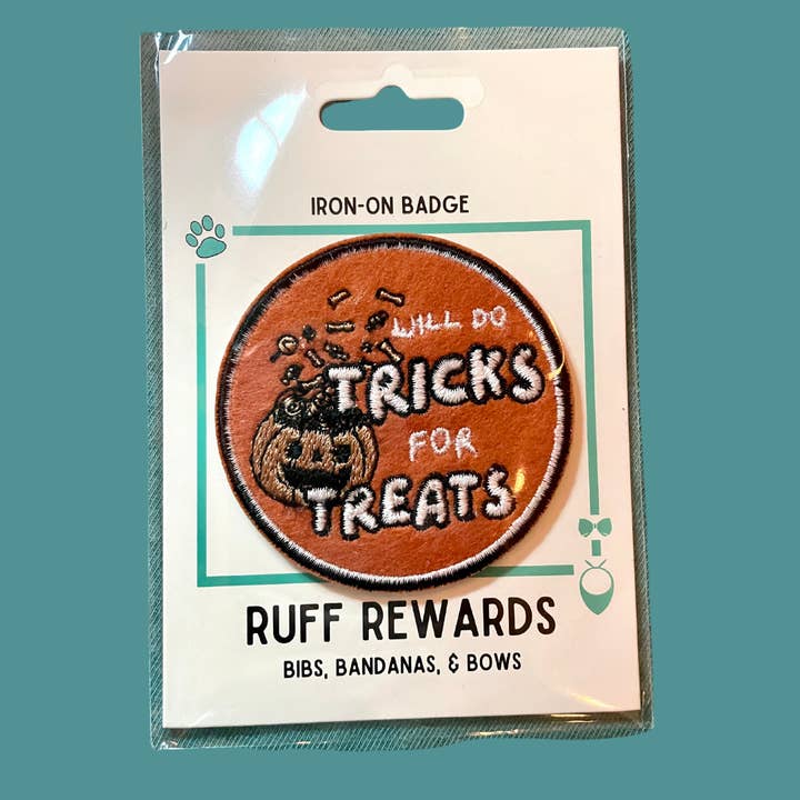 Ruff Rewards Abzeichen „Tricks for Treats“ zum Aufbügeln für den Großhandel von Bibs, Bandanas, & Bows