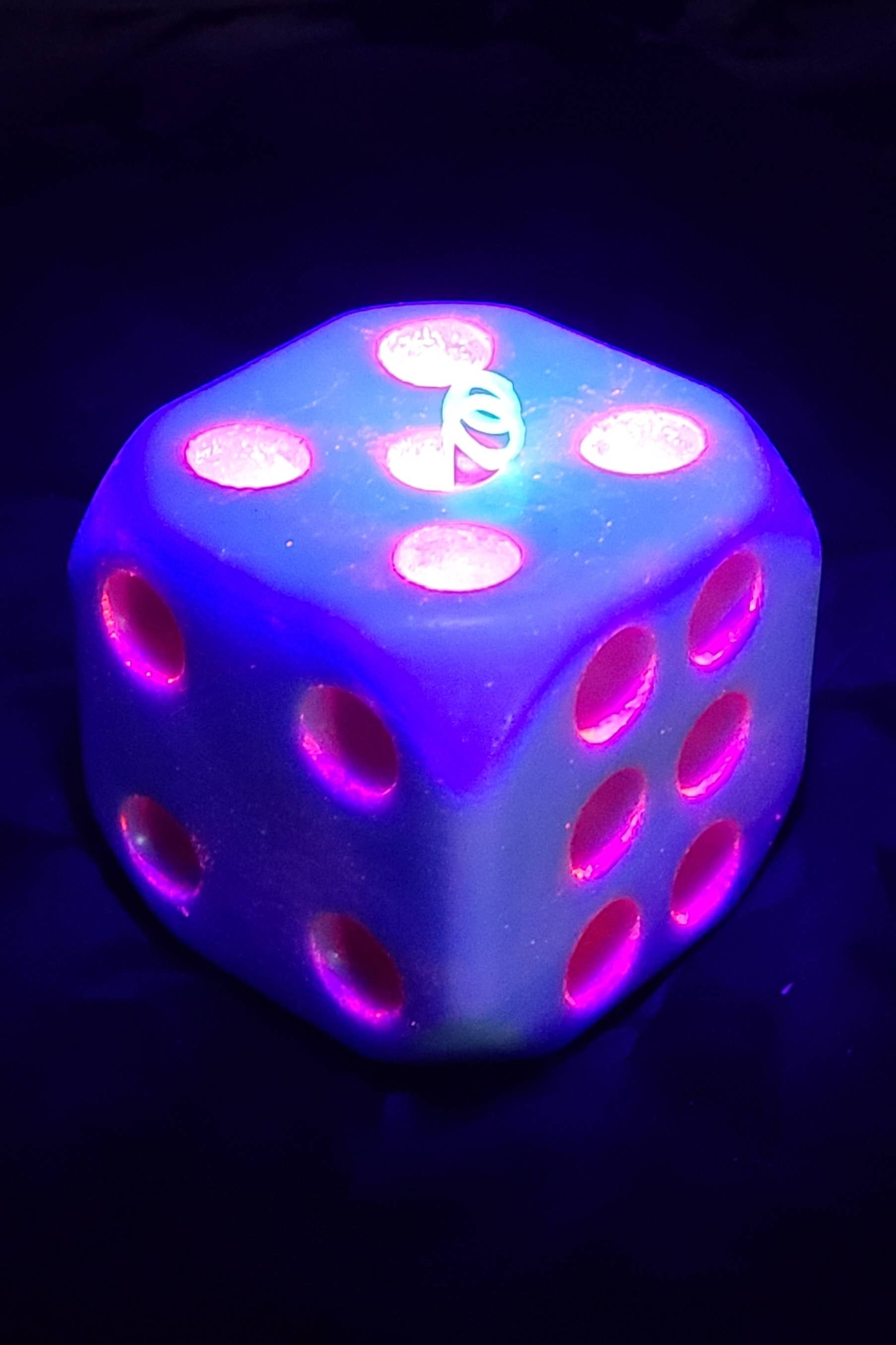 Melmade Scents - Vente Bougies originales - Bougies de dés RPG Black Light3