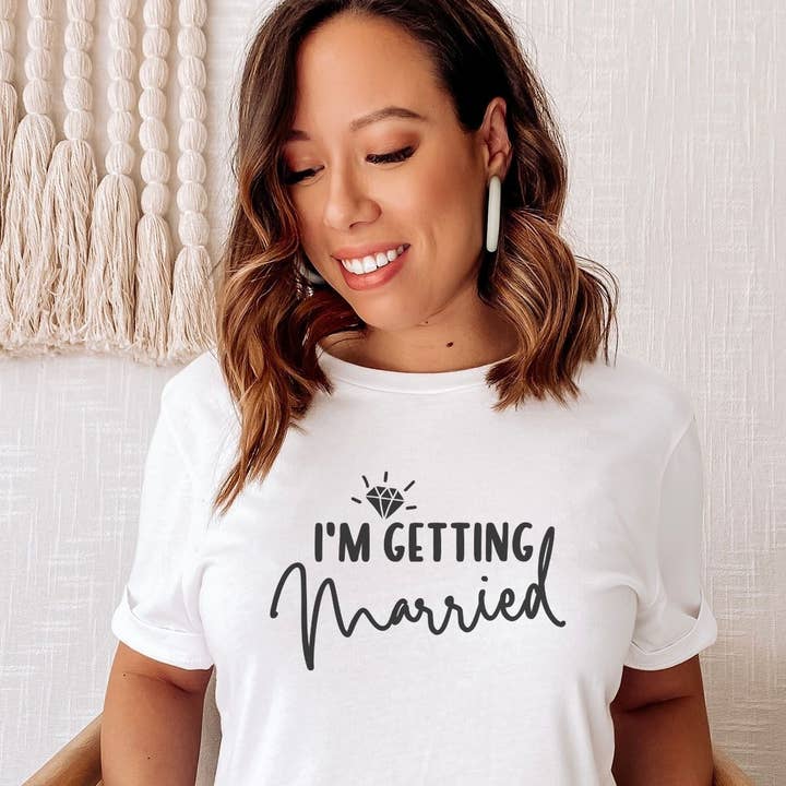 T-shirt graphique Bride I'm Getting Married pour la vente par Bella Me