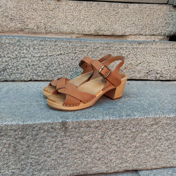 SWED2WALK – Engroshandel sandal - Dame – Træsko sandaler NOVA - brunt læder - høj træsål