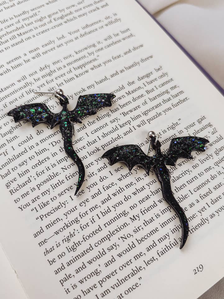 Boucles d'oreilles dragon, boucles d'oreilles fantastiques, cadeaux pour les amateurs de livres pour la vente par Placed by Grace