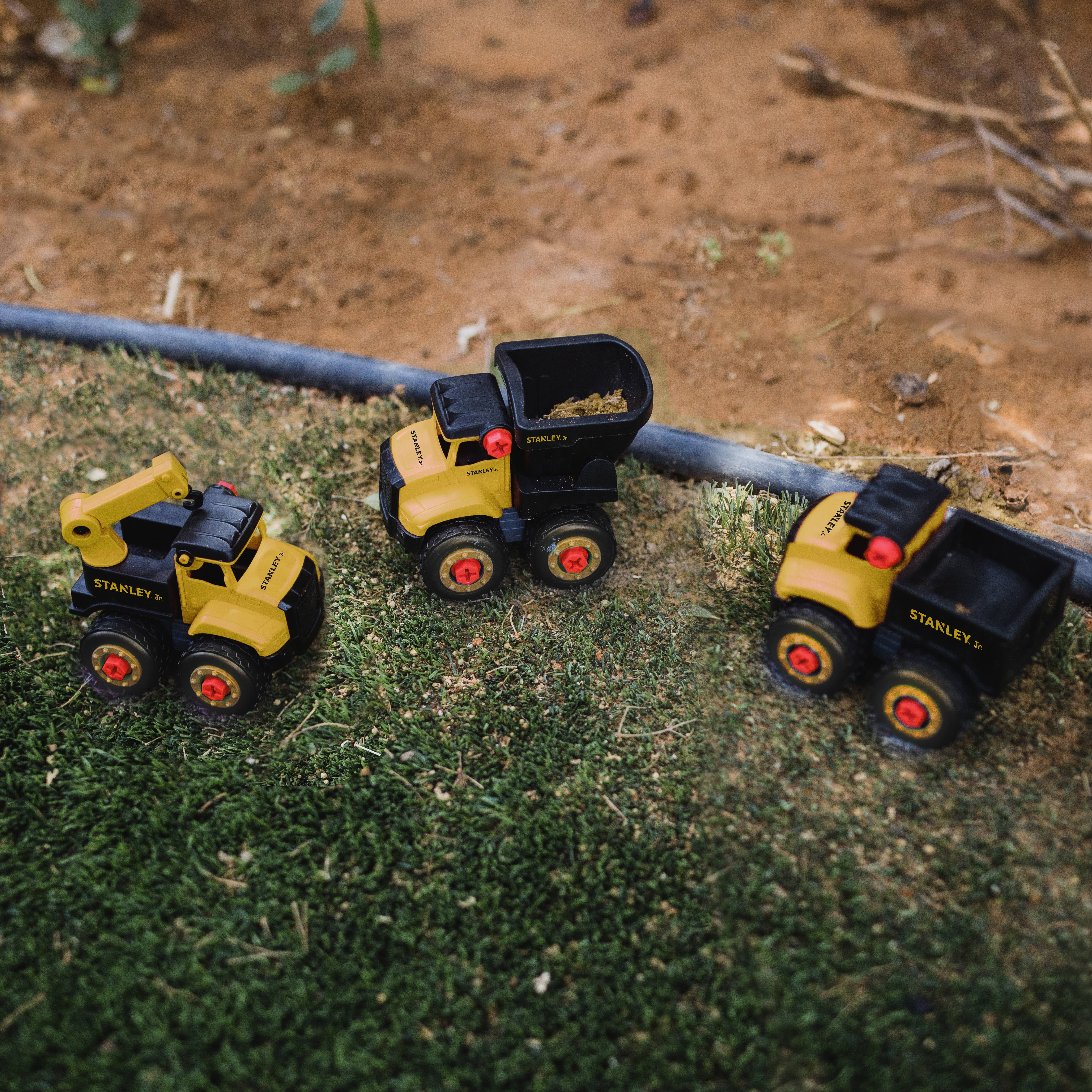 Toysmith - Wholesale Toy Set - Kids - Red Toolbox Stanley Jr. Take Apart 5-Piece Set & Screwdriver5