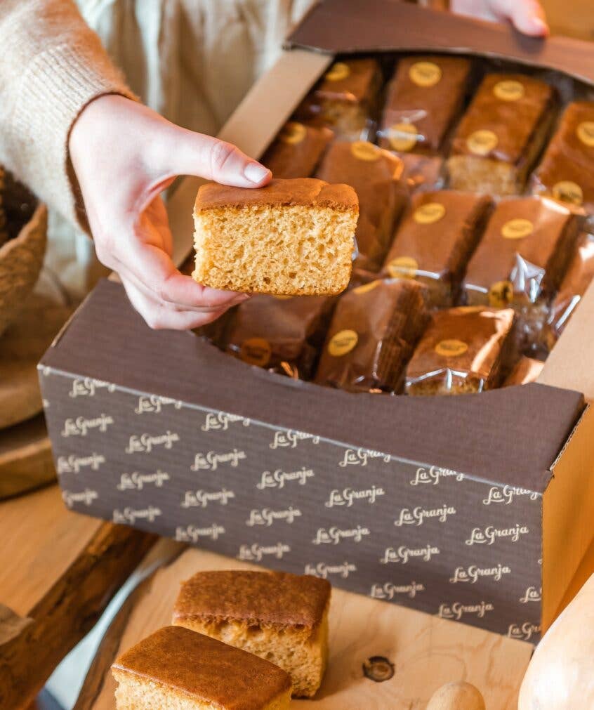 LA GRANJA FOODS 1959 - Wholesale Cake - (GLUTEN-FREE) Pumpkin and Yuzu Cake and Lactose-Free2