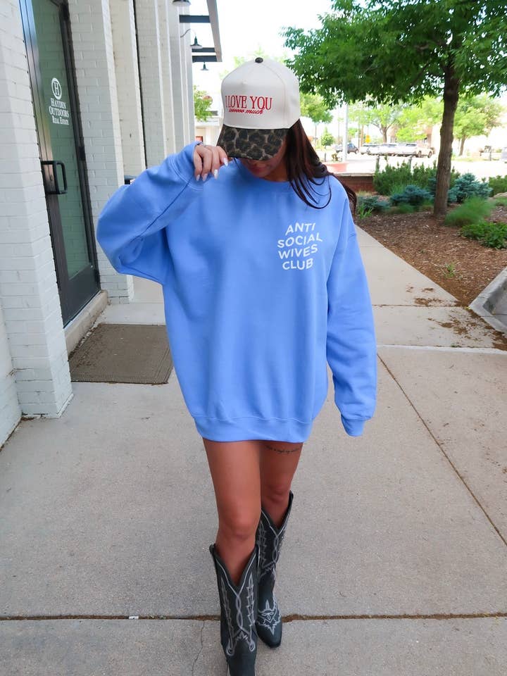 LOLA MAGNOLIA - Wholesale Graphic Sweatshirt - Women's - ANTISOCIAL WIVES CLUB CREWNECK1