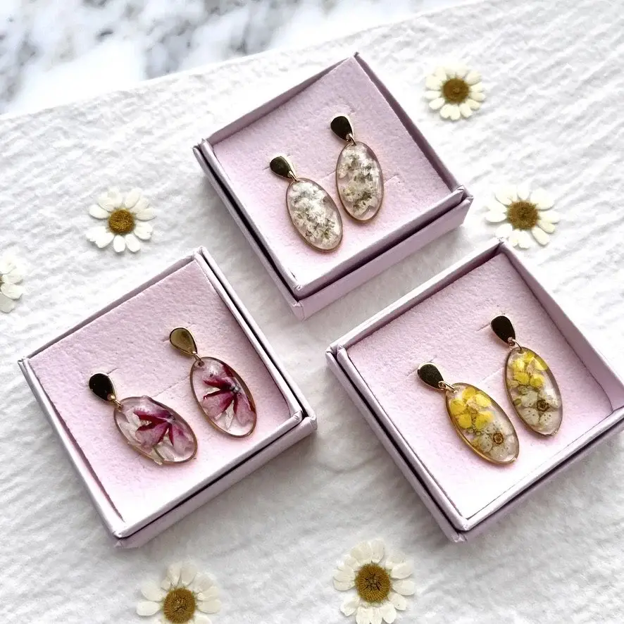 Rose & Bramley – wholesale Dangle earrings – White Alyssum Oval Earrings1