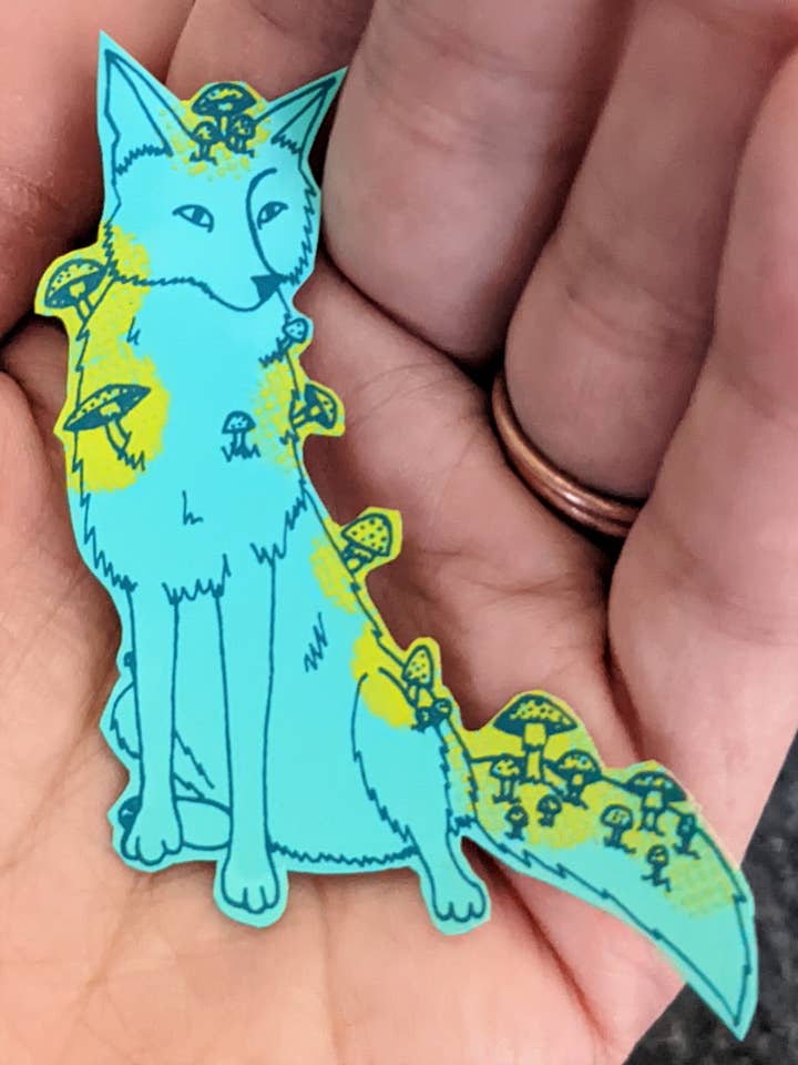 Adhesivo de vinilo Fly Agaric Coyote para venta al por mayor de Zeppy Stardust Studios