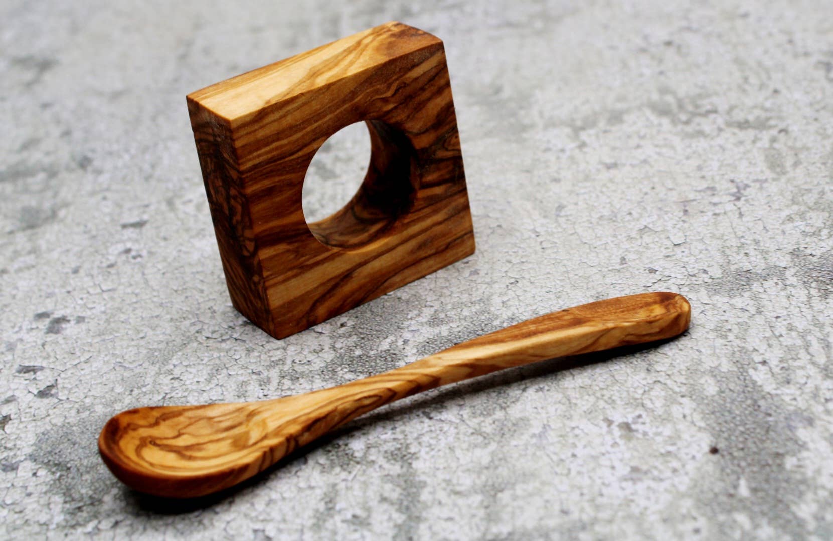 DAGDEG - Vendita all'ingrosso Portauovo - Portauovo con cucchiaio in legno d'olivo3