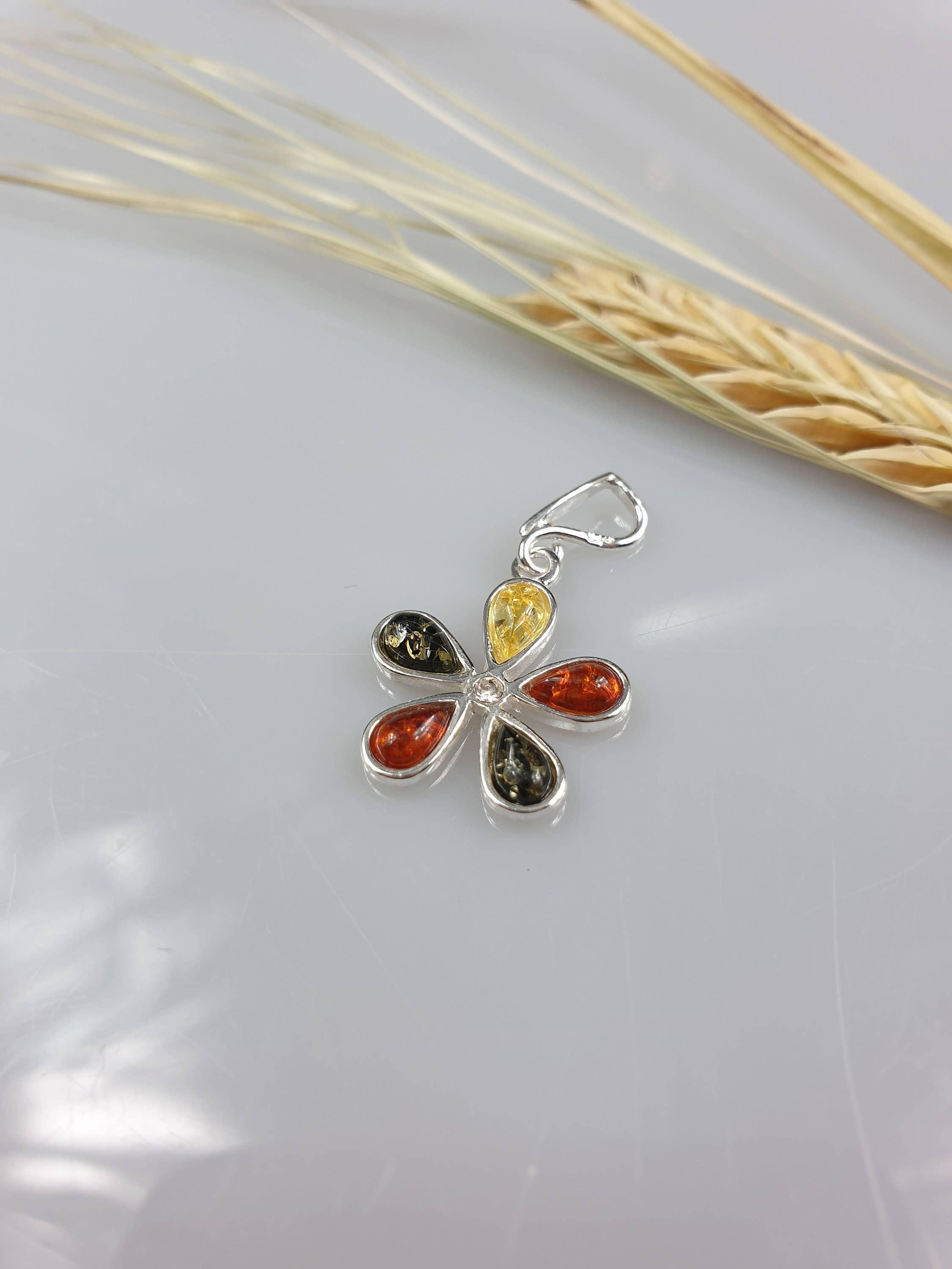 AmberLithuania - Wholesale Individual Charm/Pendant - Amber pendant. Small amber silver pendant fof Adults. Flower2
