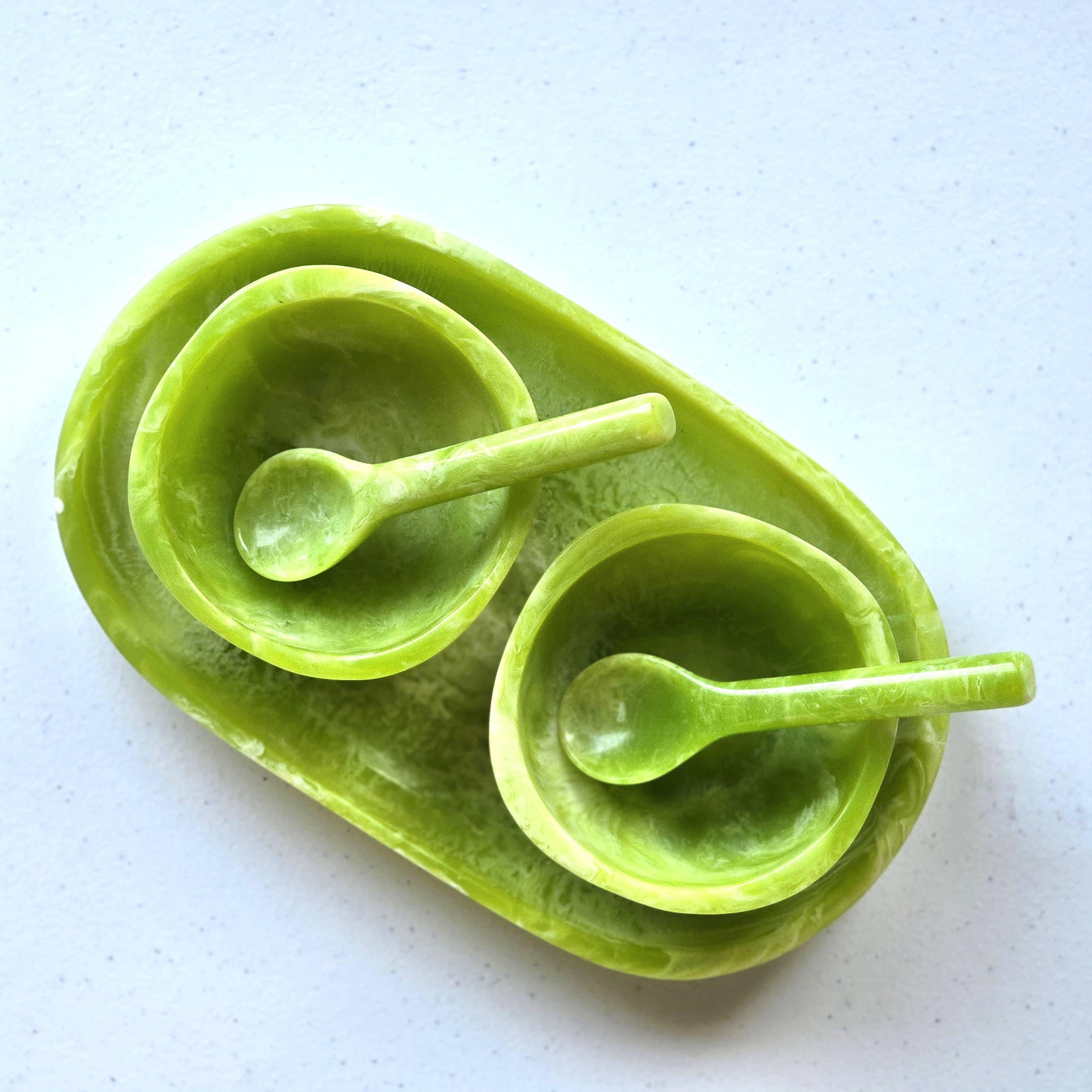 Gibb & Daan – Engroshandel Serveringsbakke – Lille serveringsbakke med 2 skåle og skeer - Håndhældt harpiks15