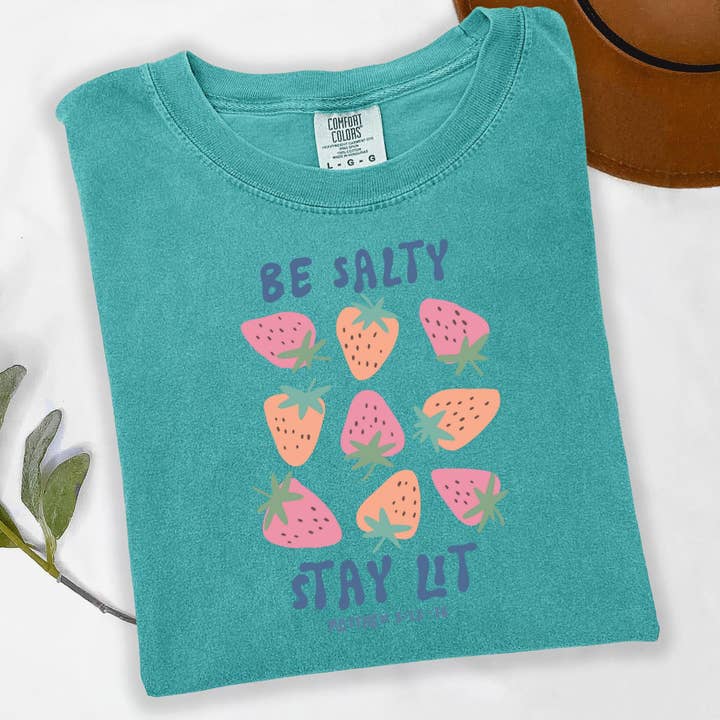 Soyez Salé Restez Éclairé T-shirt, Matthieu 5:13-16 Tee Comfort Colors®, T-shirt Verset Biblique Chrétien, Tee Graphique Basé sur la Foi, Cadeau Religieux pour la vente par Epic Life - Designed