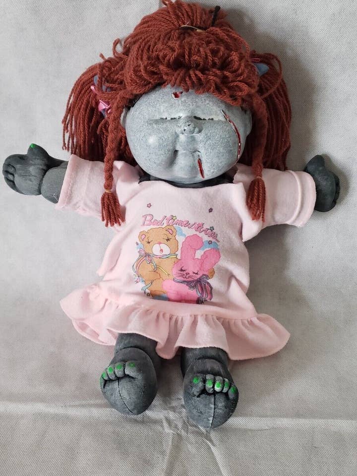 Poupée d'art zombie pour petite fille effrayante Halloween Cabbage Patch Kid pour la vente par RIVER TRADE JUNCTION LLC