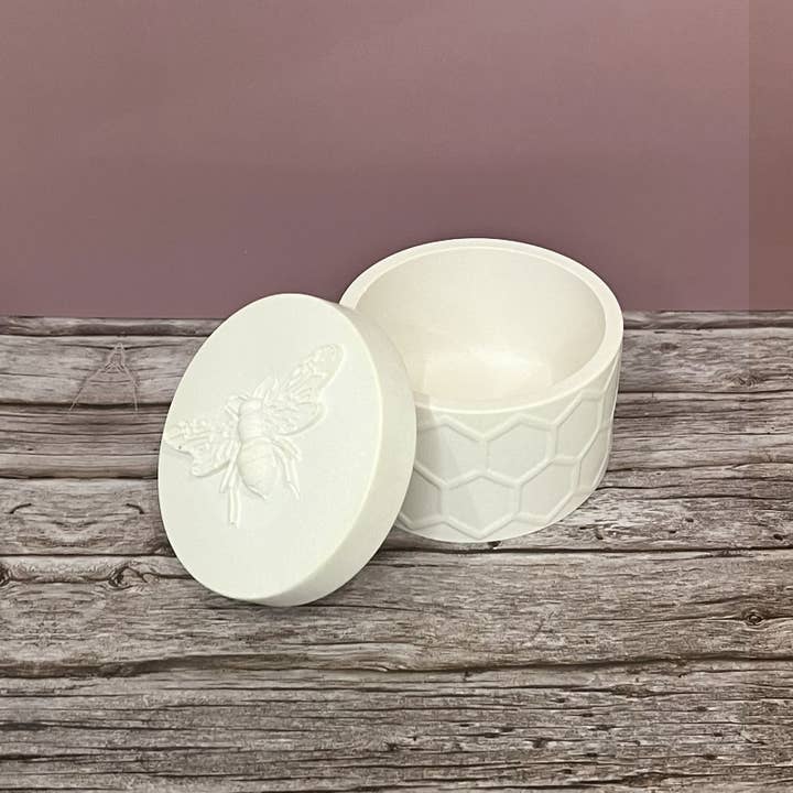 Paper Kuts - Wholesale Candle Holder - Handcrafted Bee Candle Jar | Eco-Friendly and Non-Toxic6