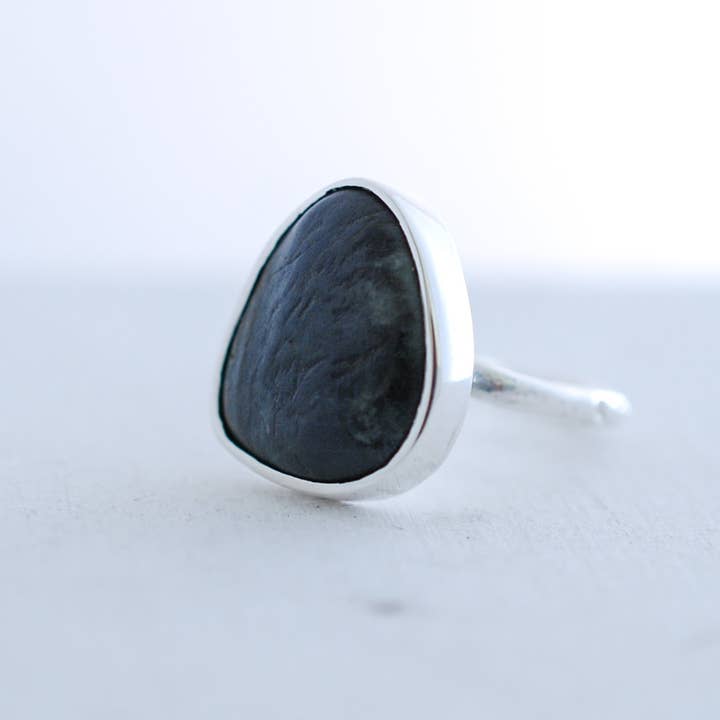 Triangle form natural black stone silver ring for wholesale by Ami jewel