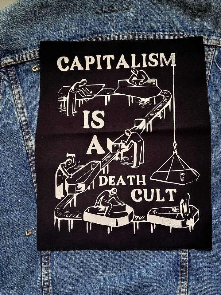 Le capitalisme est un culte de la mort, patch à coudre au dos. pour la vente par Femmearchist