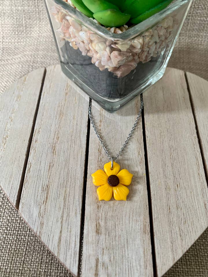 Solsikke halskæde, håndlavet af polymer ler for engroshandel hos Pandora’s Clay Box