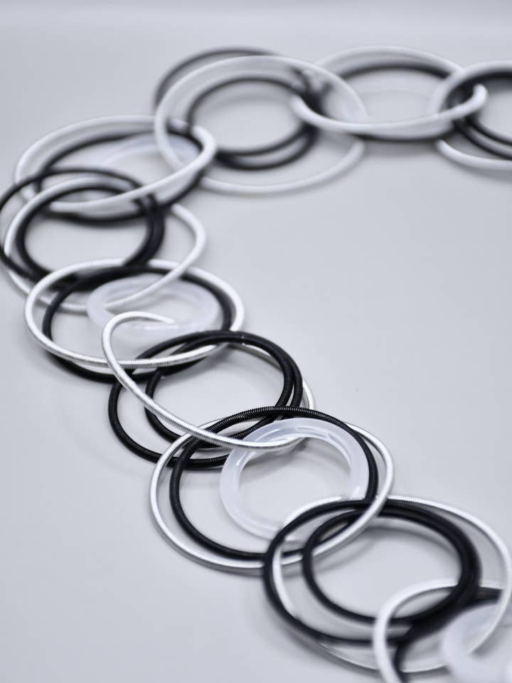 Collier L76H Anneaux Argent/Noir Avec Anneaux Transparents pour la vente par Sea Lily
