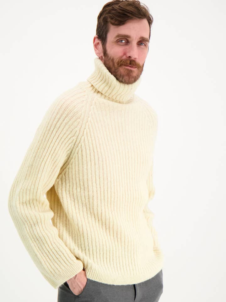 Alex Rollkragenpullover Offwhite - 100% finnische Schafwolle für den Großhandel von Ekta Helsinki