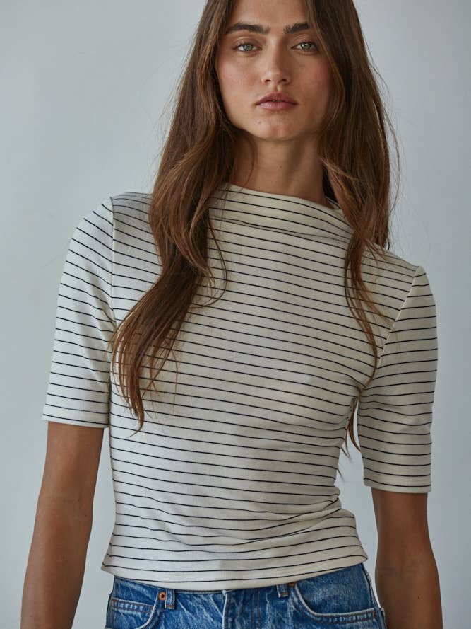 RJ3490 | Gebreide Top met Korte Mouwen en Opstaande Kraag voor wholesale door By Together