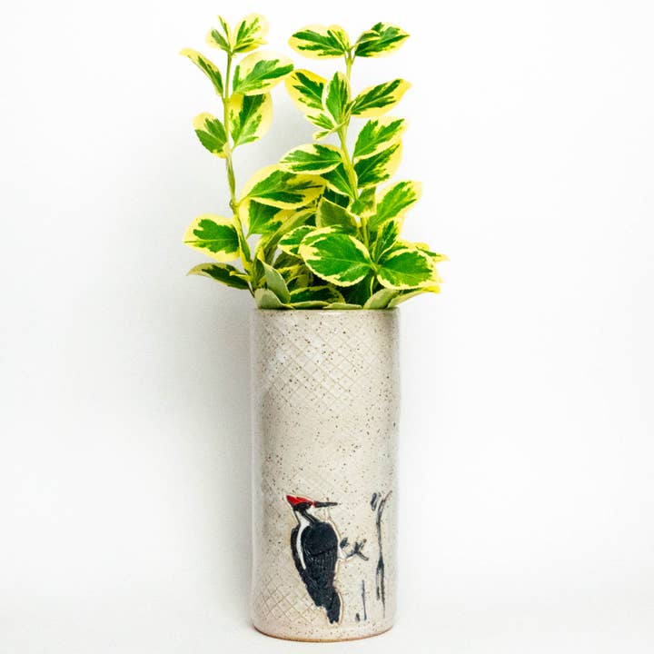 Jarrón de cerámica de gres hecho a mano por Woodpecker Design en Ohio para venta al por mayor de White Squirrel Clayworks