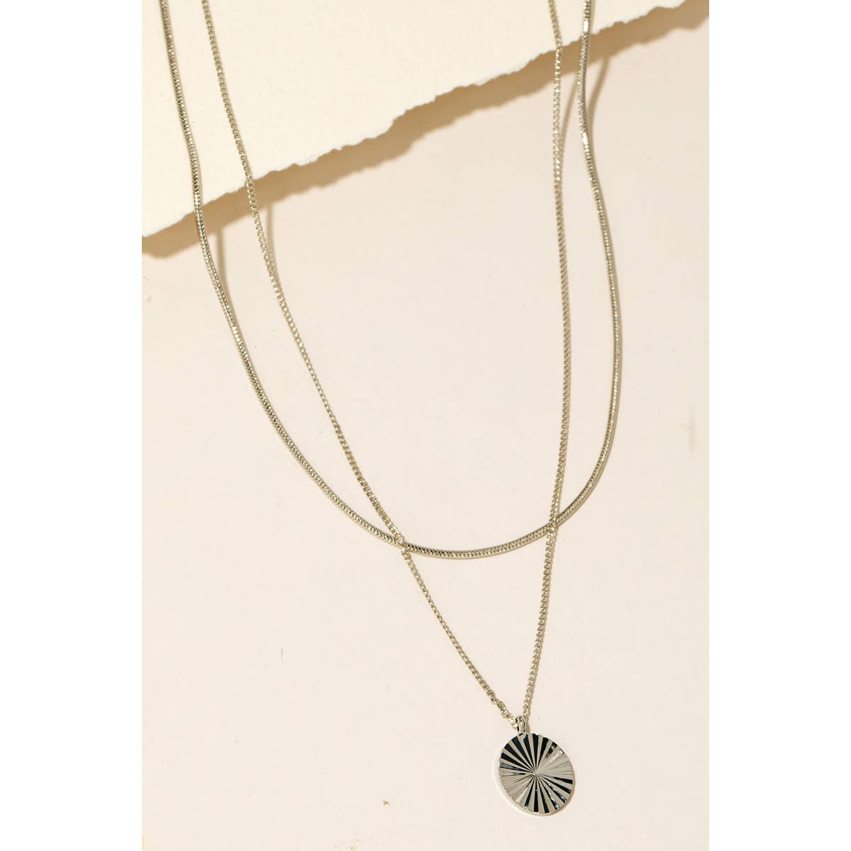 Anarchy Street – Großhandel Kette mit Anhänger/Charm – Kette mit geschichtetem ovalem Anhänger3