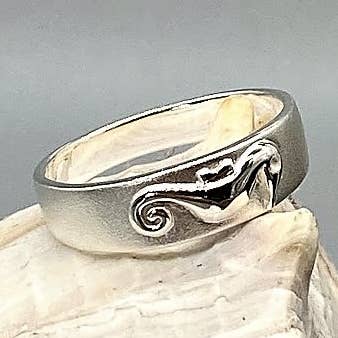 925 zilveren ring, gesatineerd met zeepaardje voor wholesale door LIVINCI