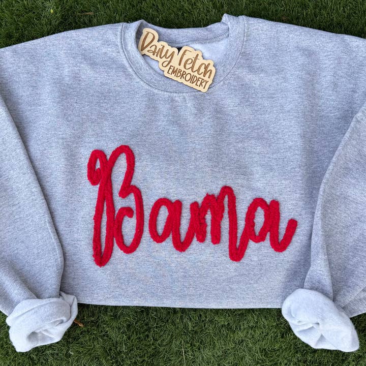 Sweatshirt brodé en fil Bama pour la vente par Daily Fetch KC