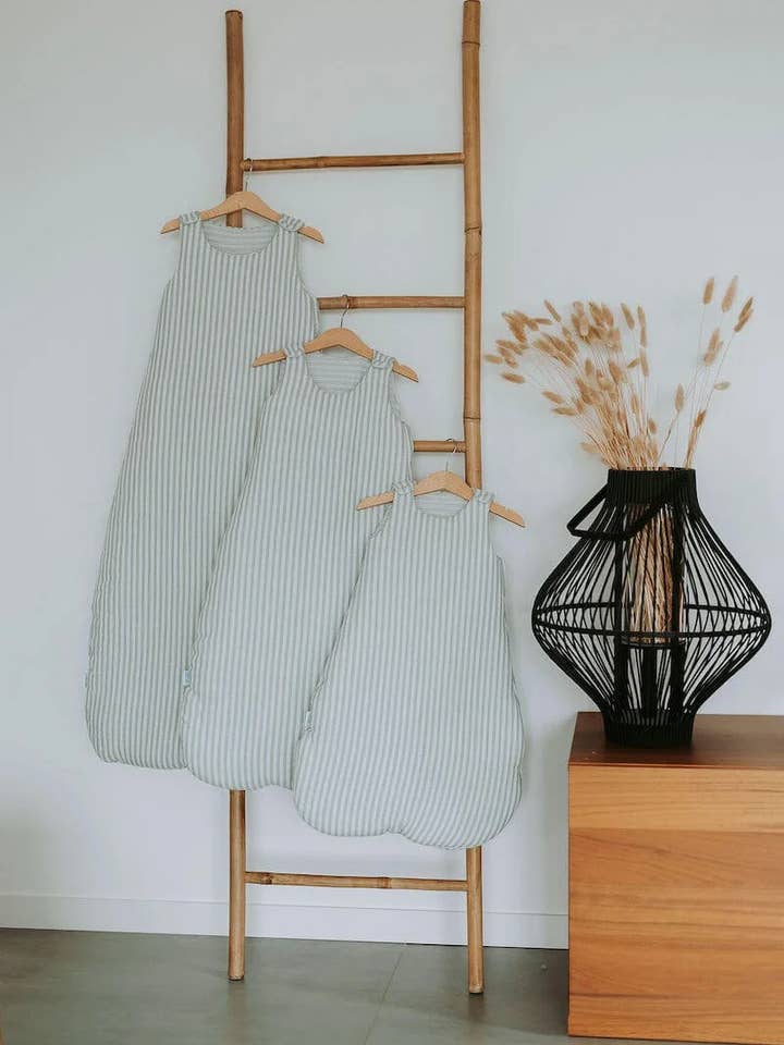 Summer sleeping bag with gray-green stripes for wholesale by Manufacture des bébés français